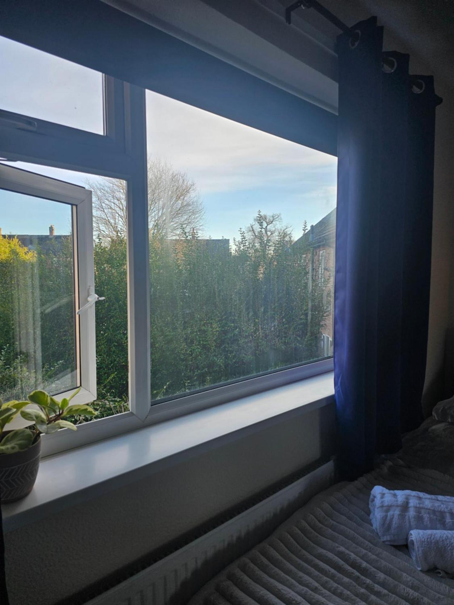Double Bedroom Located Close To Manchester Airport Wythenshawe Exterior foto