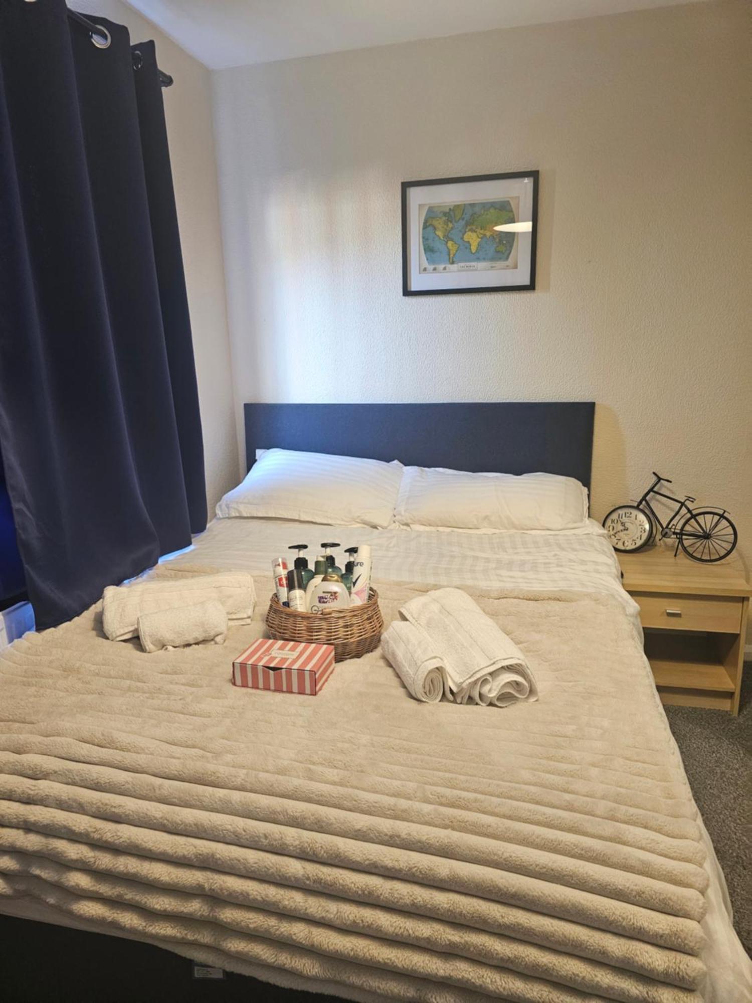 Double Bedroom Located Close To Manchester Airport Wythenshawe Exterior foto